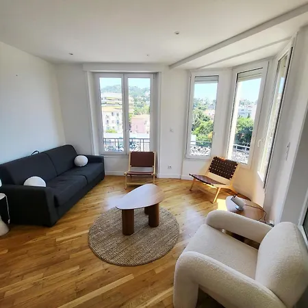 3 Pieces En Plein Coeur De Cannes