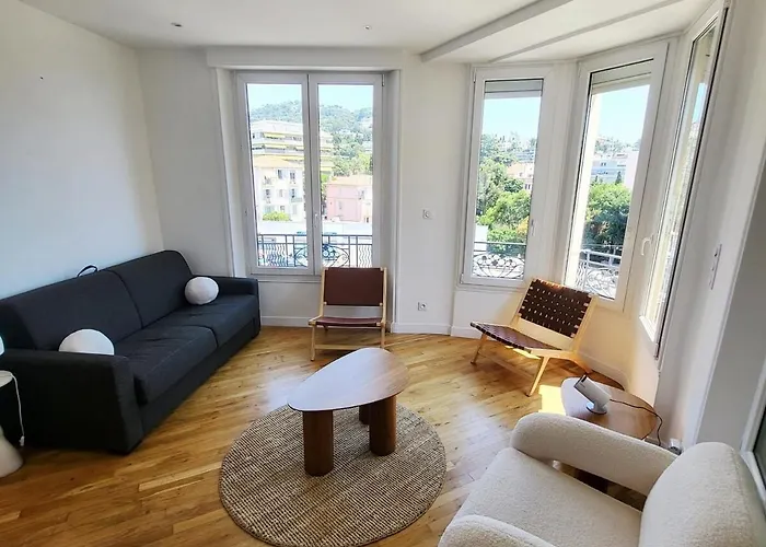 3 Pieces En Plein Coeur De Cannes